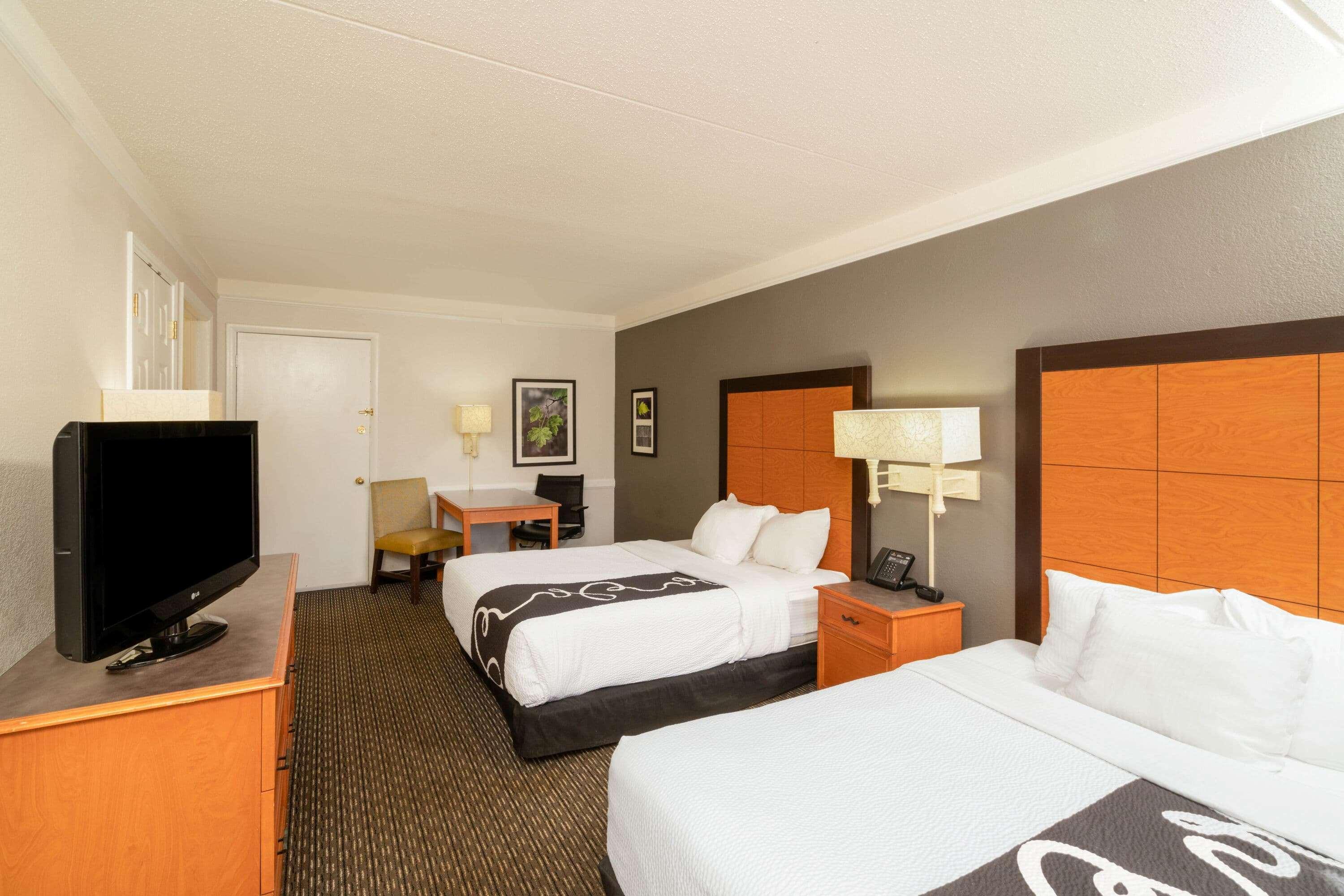 La Quinta Inn & Suites By Wyndham Nashville Downtown Stadium Hotel